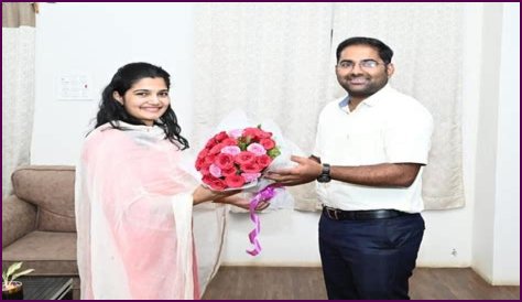 Ohn Scoggins Age, Wikipedia, Height, Husband, Boyfriend, Family, Biography, Net Worth