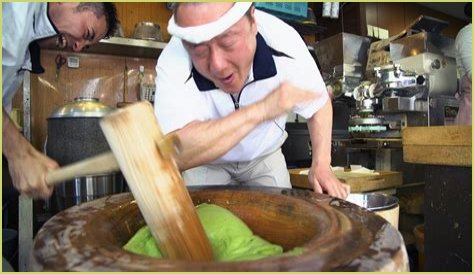Pounding Mochi with the Fastest Mochi Maker in Japan